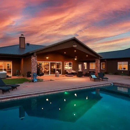Dive Into Adventure Large Luxury Family Home In Kanab Pool Slide And Hot Tub